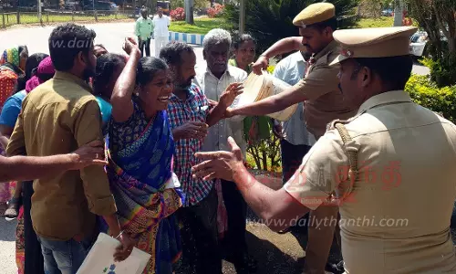 8 குடும்பத்தினர் தீக்குளிக்க முயன்றதால் பரபரப்பு