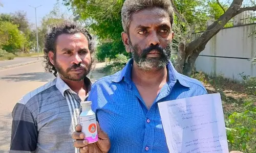 கலெக்டர் அலுவலகம் முன் தீக்குளிக்க முயன்ற பெண்