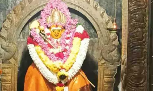 அம்மன் கோவில்களில் சிறப்பு அபிஷேகம்