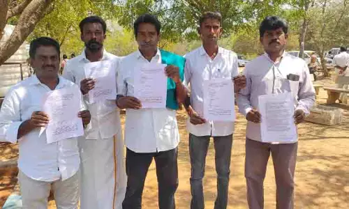 காவிரி ஆற்று பகுதியில் கம்பி வேலி அமைக்கக்கோரி கலெக்டரிடம் மனு