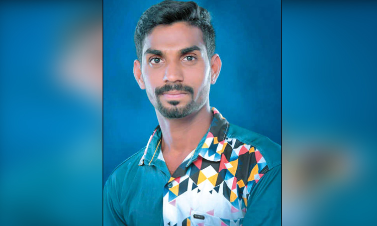 சவப்பெட்டியில் மின்சாரம் பாய்ந்து வாலிபர் பலி: மயங்கி விழுந்த 2 பெண்களை காப்பாற்றிய மீனவர்