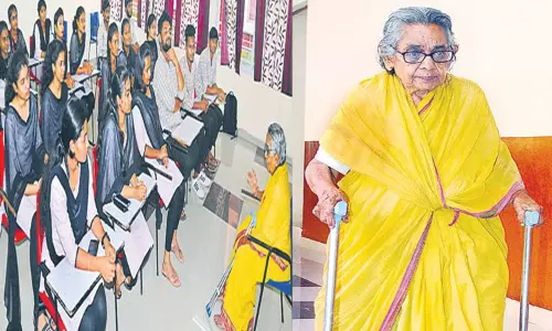 93 வயதிலும் தொடரும் கல்விச் சேவை