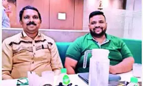 அரிய வகை ரத்த தானம் செய்வதற்காக வியட்நாம் பறந்த மும்பை ஆசிரியர், என்ஜினீயர்