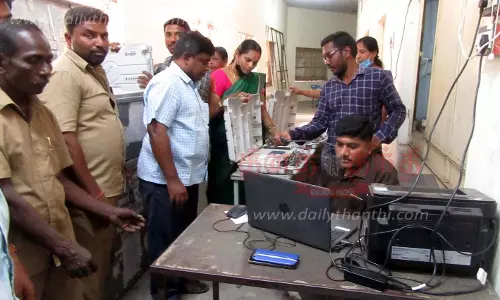 பழைய வாக்குப்பதிவு எந்திரங்களை திரும்ப ஒப்படைக்க முடிவு