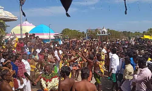 பெண்களை சாட்டையால் அடிக்கும் வினோத வழிபாடு