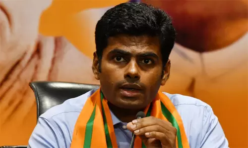 கவர்னருடன் அண்ணாமலை திடீர் சந்திப்பு: டெல்லியில் இன்று அமித்ஷாவையும் சந்திக்கிறார் கவர்னருடன் அண்ணாமலை திடீர் சந்திப்பு: டெல்லியில் இன்று அமித்ஷாவையும் சந்திக்கிறார்