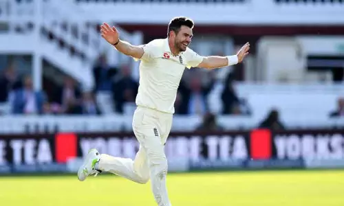 ஐசிசி டெஸ்ட் தரவரிசை: இங்கிலாந்து அணியின் ஜேம்ஸ் ஆண்டர்சன் முதல் இடத்திற்கு முன்னேற்றம்