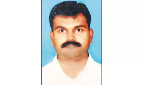 தூத்துக்குடியில் பட்டப்பகலில் பயங்கரம் வக்கீல் வெட்டிக்கொலை