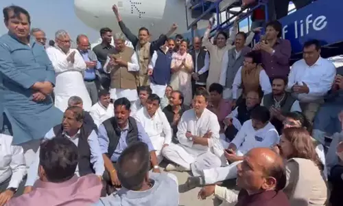 காங்கிரஸ்  செய்தி தொடர்பாளர் பவன் கேராவிற்கு சுப்ரீம் கோர்ட் இடைக்கால ஜாமின் வழங்கியது