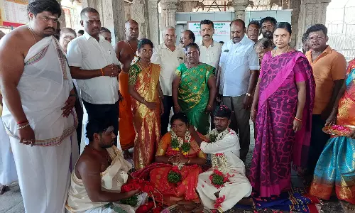 திருச்செந்தூர் சுப்பிரமணிய சுவாமி கோவிலில்2ஜோடிகளுக்கு இலவச திருமணம்