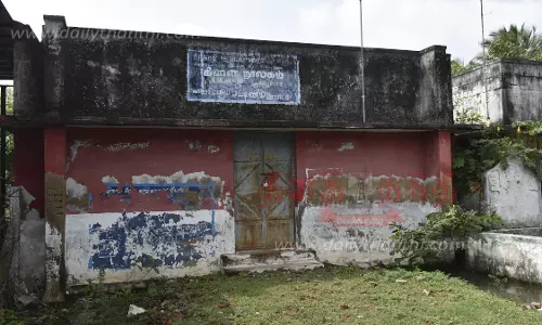 பூம்புகாரில், சேதமடைந்த நூலக கட்டிடம் சீரமைக்கப்படுமா?