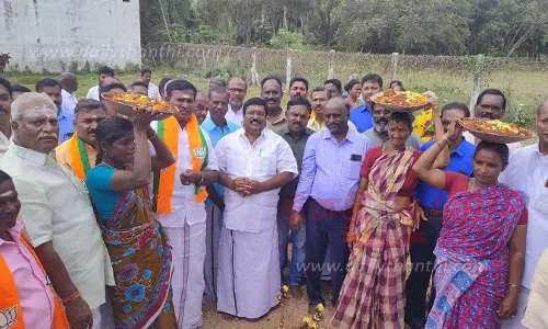 ரூ.12 லட்சத்தில் சாலை அமைக்கும் பணி