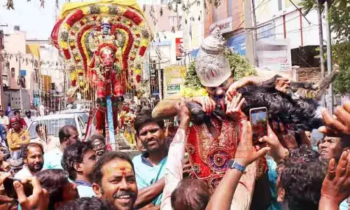 மாசி சப்பாணி கருப்பண்ணசுவாமி கோவிலில் குட்டி குடித்தல் விழா