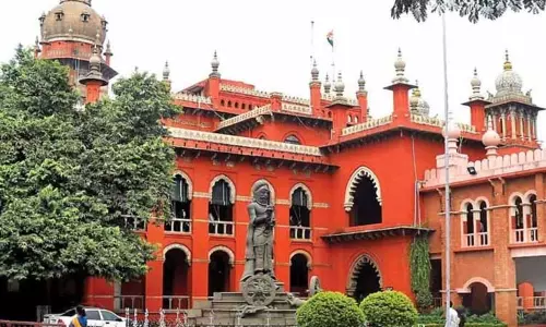 விமர்சனம் செய்ய தடை: அறப்போர் இயக்கத்தின் மனுவுக்கு பதில் அளிக்க வேண்டும் - எடப்பாடி பழனிசாமிக்கு ஐகோர்ட்டு உத்தரவு விமர்சனம் செய்ய தடை: அறப்போர் இயக்கத்தின் மனுவுக்கு பதில் அளிக்க வேண்டும் - எடப்பாடி பழனிசாமிக்கு ஐகோர்ட்டு உத்தரவு