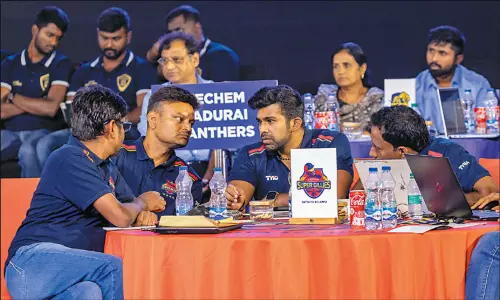 டி.என்.பி.எல். ஏலம்: சஞ்சய் யாதவை ரூ.17.60 லட்சத்துக்கு சேப்பாக் சூப்பர் கில்லீஸ் வாங்கியது டி.என்.பி.எல். ஏலம்: சஞ்சய் யாதவை ரூ.17.60 லட்சத்துக்கு சேப்பாக் சூப்பர் கில்லீஸ் வாங்கியது