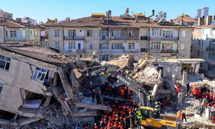 துருக்கி நிலநடுக்கம்: கட்டிட ஒப்பந்ததாரர்களுக்கு எதிராக கைது வாரண்ட் பிறப்பிப்பு