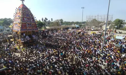 மேல்மலையனூர் அங்காளபரமேஸ்வரி கோவில் மாசி பெருவிழா தேரோட்டம் - ஆயிரக்கணக்கான பக்தர்கள் வடம் பிடித்து இழுத்தனர்! மேல்மலையனூர் அங்காளபரமேஸ்வரி கோவில் மாசி பெருவிழா தேரோட்டம் - ஆயிரக்கணக்கான பக்தர்கள் வடம் பிடித்து இழுத்தனர்!