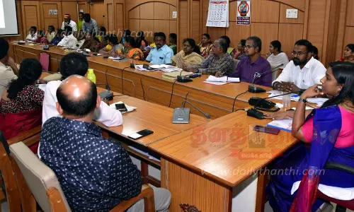 வெளிமாநில தொழிலாளர்களின் விவரங்களை இணையதளத்தில் பதிவு செய்ய வேண்டும்