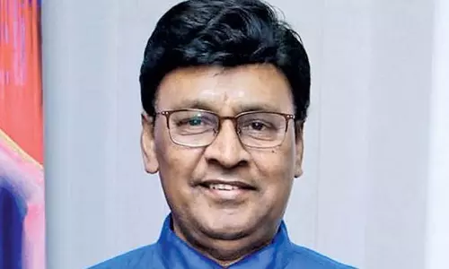 தமிழகத்தில் பல காலமாக ஒலித்தது கண்கள் இரண்டால் பாடல் தான் - இயக்குனர் பாக்யராஜ் தமிழகத்தில் பல காலமாக ஒலித்தது கண்கள் இரண்டால் பாடல் தான் - இயக்குனர் பாக்யராஜ்