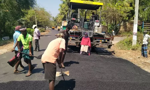 பெரியகுளம் முதல் எழுவனம்பட்டி வரைரூ.3½ கோடியில் சாலை அமைக்கும் பணி