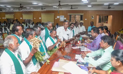 தூர்வாரும் பணியை உடனே தொடங்க வேண்டும் தூர்வாரும் பணியை உடனே தொடங்க வேண்டும்