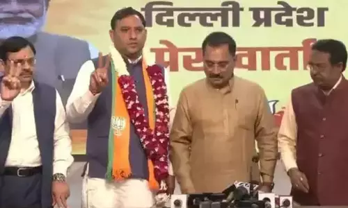டெல்லியில் ஆம் ஆத்மி கவுன்சிலர் பா.ஜனதாவில் சேர்ந்தார்