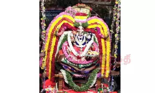 பெரியநாயகி அம்பாள் கோவிலில் ஊஞ்சல் உற்சவம்