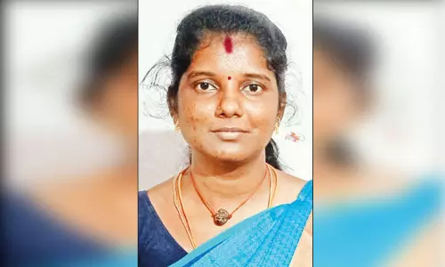 அரசு மருத்துவக்கல்லூரி ஆஸ்பத்திரியில் பிரசவத்தின்போது தாய்-குழந்தை பலி அரசு மருத்துவக்கல்லூரி ஆஸ்பத்திரியில் பிரசவத்தின்போது தாய்-குழந்தை பலி