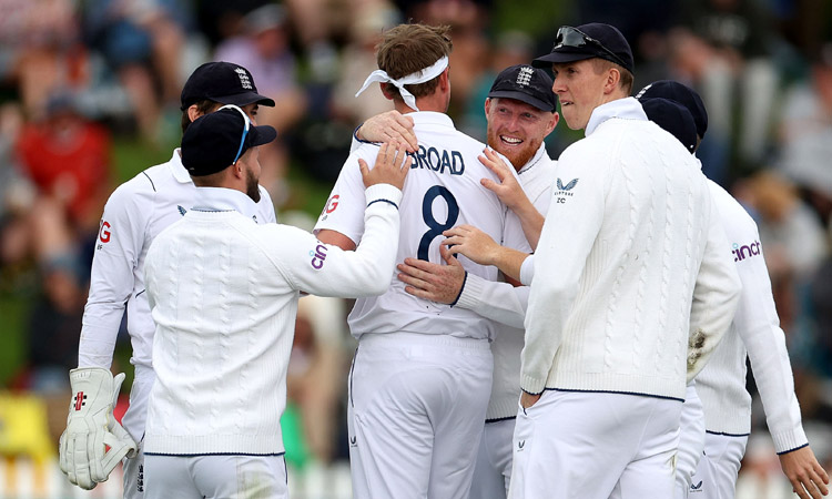 இங்கிலாந்துக்கு எதிரான டெஸ்ட்: 2ம் நாள் ஆட்ட நேர முடிவில் நியூசிலாந்து 138/7