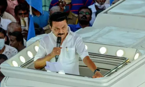 முதல் அமைச்சரின் அறிவிப்பு தேர்தல் நடத்தை விதிகளுக்கு எதிரானது: அதிமுக புகார் மனு