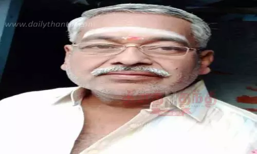 கார் மோதி டீக்கடைக்காரர் சாவு