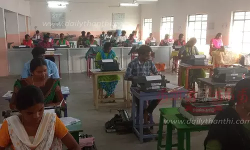 619 மாணவ, மாணவிகள் தட்டச்சு தேர்வு எழுதினர்