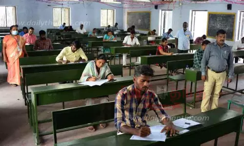 டி.என்.பி.எஸ்.சி. குரூப்-2முதன்மை தேர்வை 2,393 பேர் எழுதினர் டி.என்.பி.எஸ்.சி. குரூப்-2முதன்மை தேர்வை 2,393 பேர் எழுதினர்