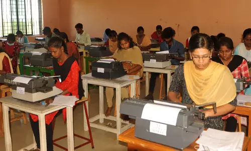 தட்டச்சு தேர்வு தொடங்கியது