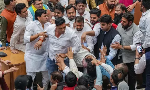 டெல்லி மாநகராட்சியில் மோதல்: ஆம் ஆத்மி, பா.ஜ.க. போலீசில் புகார்