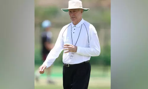 இந்தியாவுக்கு எதிரான டெஸ்ட் தொடரில் ஆஸ்திரேலிய அணியில் கூடுதலாக சுழற்பந்து வீச்சாளரை சேர்த்தது தவறு - கிரேக் சேப்பல் கருத்து