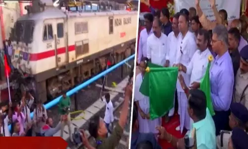 தேஜஸ் விரைவு ரெயில் தாம்பரத்தில் நின்று சென்றது..! தேஜஸ் விரைவு ரெயில் தாம்பரத்தில் நின்று சென்றது..!