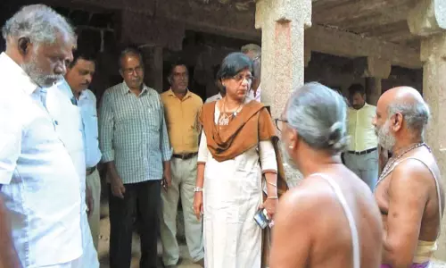 மாமல்லபுரம் தலசயன பெருமாள் கோவில் திருப்பணிகளை பழமை மாறாமல் விரைந்து முடிக்க வேண்டும் - அறநிலையத்துறை இணை ஆணையர்