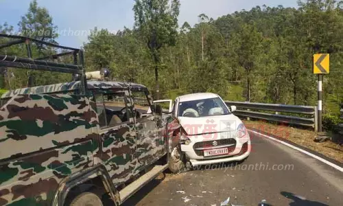 ஜீப்-கார் மோதல்; வனவர் உள்பட 8 பேர் படுகாயம்