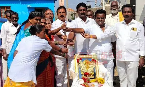 சிமெண்டு சாலை அமைக்க பூமி பூஜை