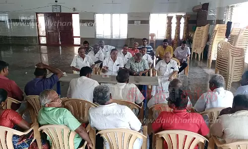 விசைத்தறி தொழிலாளர்களுடன் அதிகாரிகள் மீண்டும் பேச்சுவார்த்தை