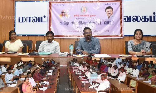 தமிழிழ் பெயர் பலகை பெரிதாக இருக்க வேண்டும்
