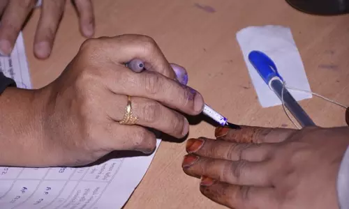 மராட்டிய சட்டசபை இடைத்தேர்தல்: 2 தொகுதிகளிலும் மந்தமான வாக்குப்பதிவு