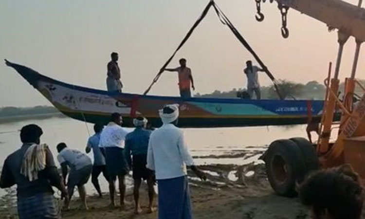 ஆந்திராவில் ஏரியில் படகு கவிழ்ந்து 6 பேர் உயிரிழப்பு..!