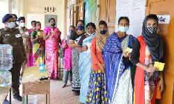 ஈரோடு கிழக்கு இடைத்தேர்தல்: வாக்குச்சாவடிக்குள் செல்போன் எடுத்து செல்ல தடை