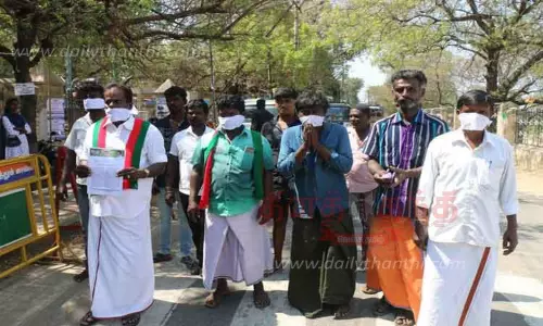 பொதுமக்கள் வாயில் துணி கட்டி நூதன முறையில் கலெக்டரிடம் மனு