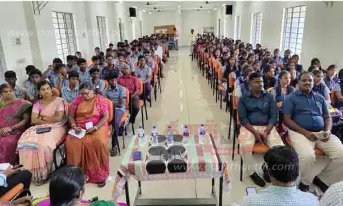 அரசு பள்ளி மாணவர்கள் கல்லூரிக்கு களப்பயணம் அரசு பள்ளி மாணவர்கள் கல்லூரிக்கு களப்பயணம்