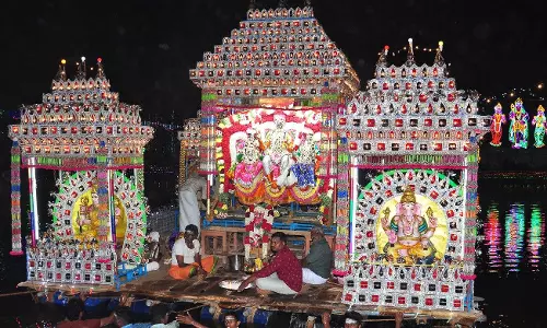 சுப்பிரமணியசாமி கோவிலில் தெப்ப உற்சவம் சுப்பிரமணியசாமி கோவிலில் தெப்ப உற்சவம்