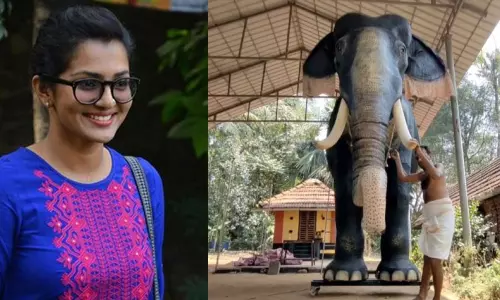 கேரள கோவிலில் சடங்குகளை செய்ய 11 அடி உயர ரோபோ யானை கேரள கோவிலில் சடங்குகளை செய்ய 11 அடி உயர ரோபோ யானை