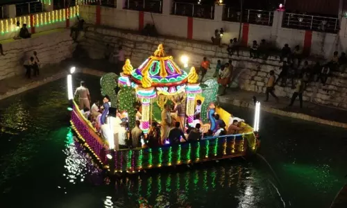 அங்காளபரமேஸ்வரி அம்மன் கோவிலில் தெப்ப உற்சவம் அங்காளபரமேஸ்வரி அம்மன் கோவிலில் தெப்ப உற்சவம்